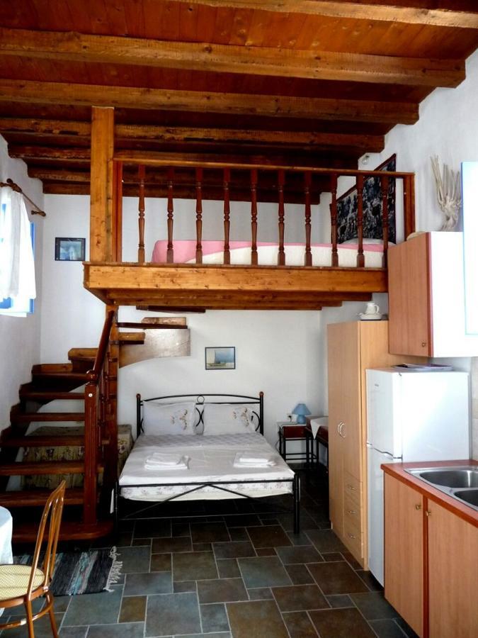Floras Rooms And Studios Ανάφη Εξωτερικό φωτογραφία